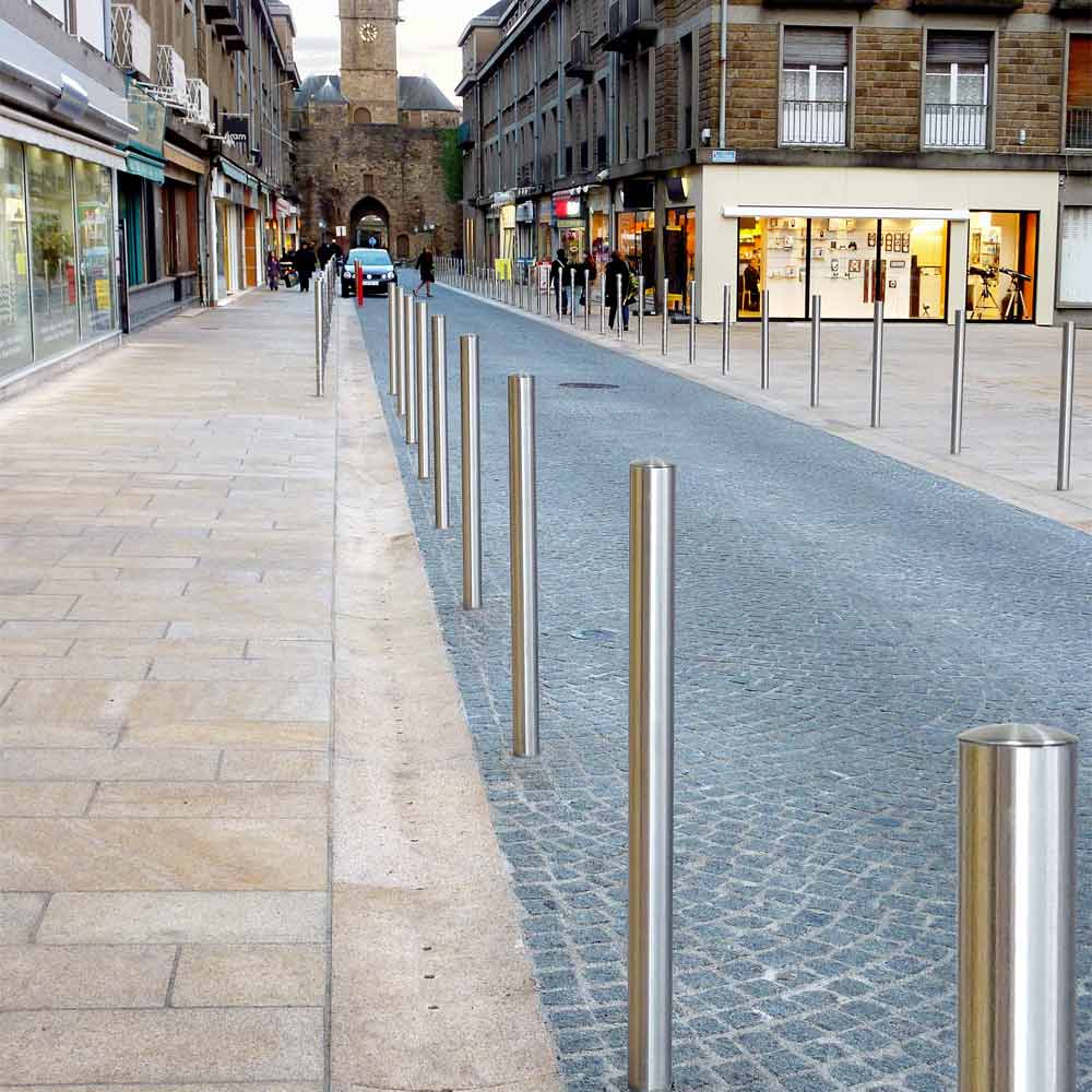 Potelet inox tête bombée en situation