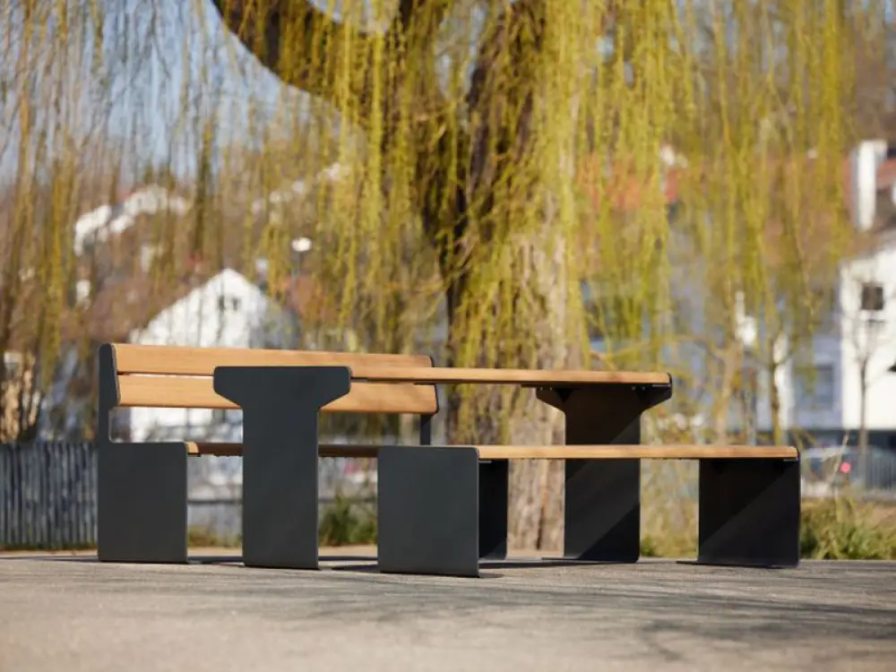 Table-Monsa-Nusser-1