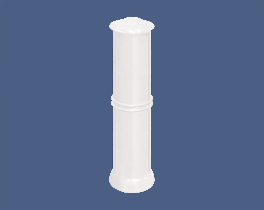 Colonne décorative blanche cylindrique sur fond bleu